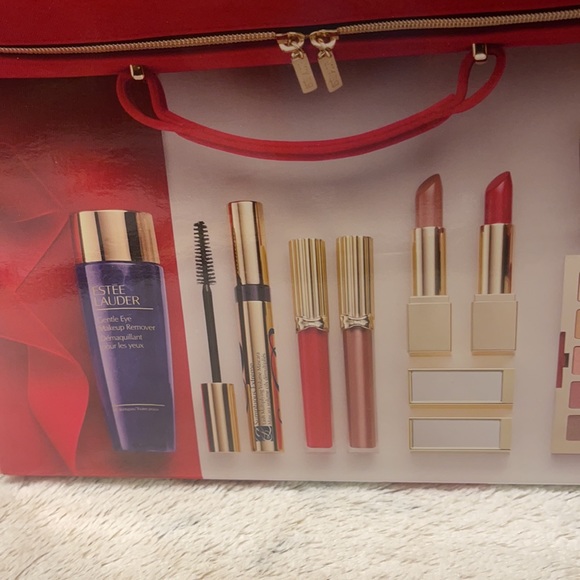 Ester Lauder 12 full-size favorites 😍💖🎁 - Picture 2 of 15